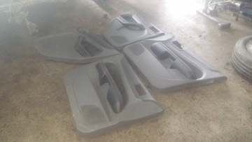 BOCZKI TAPICERKI FORD FOCUS MK2 KMPL
