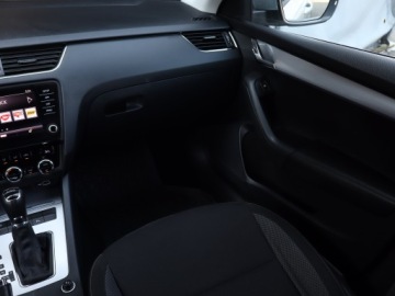 Skoda Octavia III Liftback Facelifting 2.0 TDI 150KM 2018 Skoda Octavia 2.0 TDI, Salon Polska, DSG, VAT 23%, zdjęcie 7