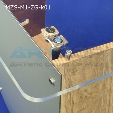 Mównica ze sklejki i plexi + gniazda XLR i USB, laminowana na jasne drewno