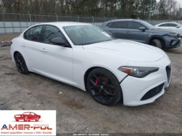 Alfa Romeo Giulia II Sedan Facelifting 2.0 Turbo 280KM 2020 Alfa Romeo Giulia ALFA ROMEO GIULIA SPORT RWD 2.0 Benzyna 280KM