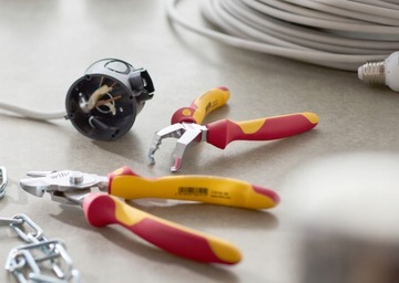 ИЗОЛИРОВАННЫЕ МОНТАЖНЫЕ ЩИПЦЫ VDE 170MM WIHA