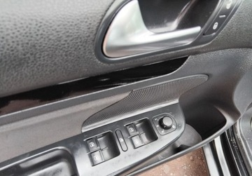 Volkswagen Golf VI Variant 1.6 TDI-CR DPF BlueMotion 105KM 2010 Volkswagen Golf 1,6 Tdi Alufelgi Klimatronik Po oplatach z Niemiec, zdjęcie 19