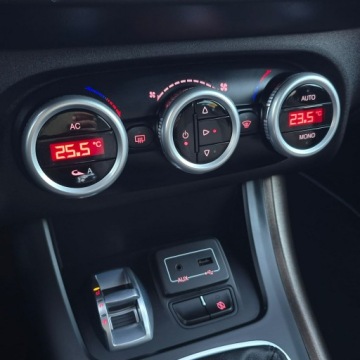 Alfa Romeo Giulietta Nuova II Hatchback 5d Facelifting 1.6 JTDM-2 120KM 2015 Alfa Romeo Giulietta 1.6 120KM JTDM 16V Sport, zdjęcie 37