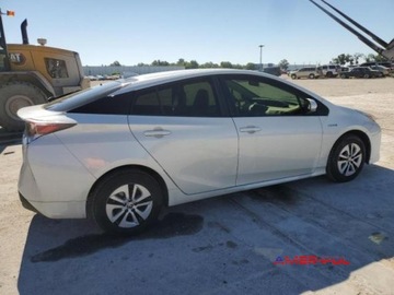 Toyota Prius IV Hatchback 1.8 Hybrid 122KM 2016 Toyota Prius 2016r., 1,8 L od ubezpieczalni 1.8 Hybryda 121KM, zdjęcie 2