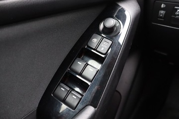 Mazda 3 III Hatchback Facelifting 2.0 SKYACTIV-G 120KM 2017 Mazda 3 2.0 Skyactiv-G, Automat, Navi, Klima, zdjęcie 19