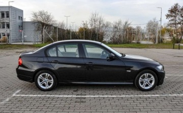 BMW Seria 3 E90-91-92-93 Limuzyna E90 320i 170KM 2008 BMW Seria 3 2,0 (170KM) Lift Skory Bezwypadkowy 2.0 Benzyna 170KM, zdjęcie 4