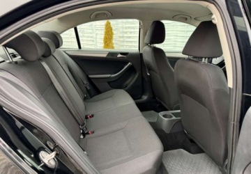 Volkswagen Jetta VI Sedan Facelifting 2.0 TDI 110KM 2016 Volkswagen Jetta Volkswagen Jetta 2.0 TDI DPF BMT Comfortline 2.0 Diesel, zdjęcie 18