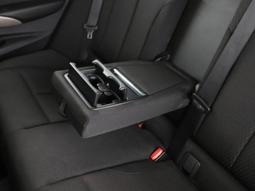 BMW Seria 3 F30-F31-F34 Limuzyna Facelifting 2.0 318d 150KM 2015 BMW 318 2.0d Automat GT Advantage Nawigacja, zdjęcie 33