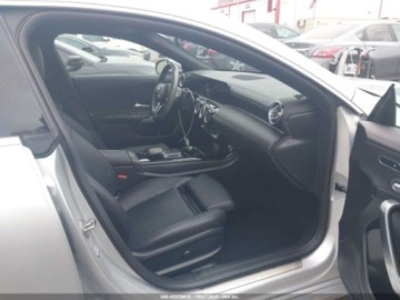 Mercedes CLA C118/X118 2023 Mercedes-Benz CLA 250 Coupe 2023 2.0 Benzyna 221KM, zdjęcie 9