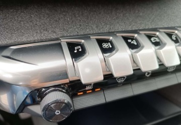 Peugeot 3008 II Crossover 1.2 PureTech 130KM 2017 Peugeot 3008 Bezwypadkowy - serwis - wersja Allure 1.2 Benzyna 131KM, zdjęcie 33