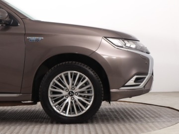 Mitsubishi Outlander III SUV PHEV Facelifting 2020 2.4 PHEV 224KM 2020 Mitsubishi Outlander 2.4 PHEV, Salon Polska, zdjęcie 14
