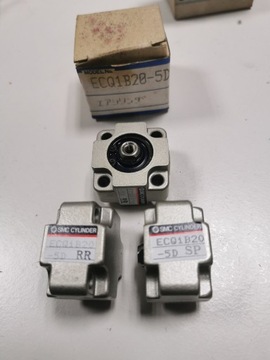 Siłownik pneumatyczny SMC ECQ1B20-5D