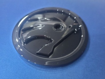 Логотип-эмблема для Skoda Kodiaq 100 мм Черный Глянцевый