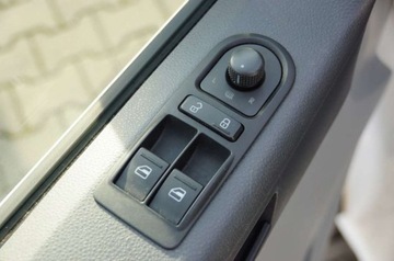 Volkswagen Caravelle T5 Caravelle Facelifting długi rozstaw osi 2.0 TDI 140KM 2010 Volkswagen Caravelle 2.0 TDI CR 140 KM, 9osob, Klima, Long, GWARANCJA 2.0, zdjęcie 17