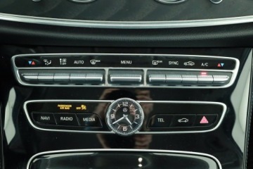 Mercedes Klasa E W213 All-Terrain 2.0 220d 194KM 2017 Mercedes E E 220 d 4MATIC, 1. Właściciel, zdjęcie 9