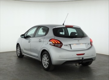 Peugeot 208 I Hatchback 5d Facelifting 1.2 PureTech 82KM 2015 Peugeot 208 1.2 PureTech, Salon Polska, zdjęcie 3