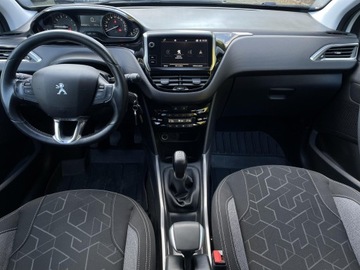 Peugeot 2008 I SUV Facelifting 1.2 PureTech 82KM 2018 Peugeot 2008 ! Nawigacja ! Tempomat ! Klimatyzacja, zdjęcie 4