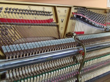 Фортепиано Steinway & Sons mod V белое, черное?