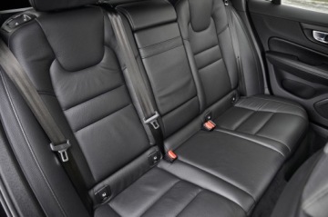 Volvo V60 II  Kombi 2.0 D3 150KM 2020 PIĘKNE V60 MOMENTUM PRO __ KUBEŁKOWE FOTELE, zdjęcie 29