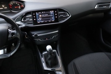 Peugeot 308 II Hatchback Facelifting 1.2 PureTech 130KM 2018 Peugeot 308 1.2 PureTech, Salon Polska, Klima, zdjęcie 7