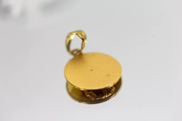 ZŁOTA ZAWIESZKA MATKA BOSKA P585 1,17G