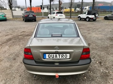Opel Vectra B Sedan 2.0 i 16V 136KM 1997 OPEL VECTRA B 2.0 i 16V 136Ps KLIMATRONIK WELUR STAN KOLEKCJONERSKI, zdjęcie 3