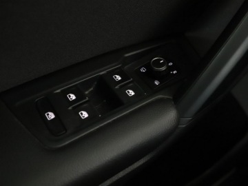 Volkswagen Tiguan II SUV 2.0 TDI 150KM 2019 Volkswagen Tiguan LED klima auto grzane fotele, zdjęcie 35