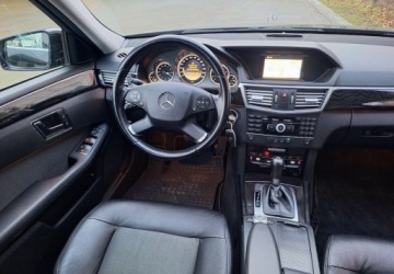 Mercedes Klasa E W212 Limuzyna 200 CGI BlueEFFICIENCY 184KM 2012 Mercedes-Benz Klasa E 1,8BenzynaAutomat LimuzynaSkora Ksenon 1.8, zdjęcie 4