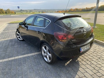 Opel Astra J Hatchback 5d 1.7 CDTI ECOTEC 125KM 2010 Opel Astra Zarejestrowany Klimatronic dwustrefowy, zdjęcie 3