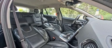 Volvo V60 I 2013 Volvo V60 Volvo V60 D6 AWD Plug-in Hybrid Summum 2.4 Hybryda Plug-in 220KM, zdjęcie 19