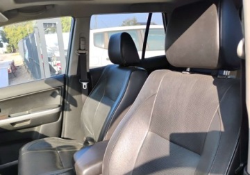 Suzuki Grand Vitara II SUV 1.9 DDiS 129KM 2007 Suzuki Grand Vitara 112007r, 1.9 DIESEL. 4x4. Przetarty prawy bok. Jezdzi., zdjęcie 7