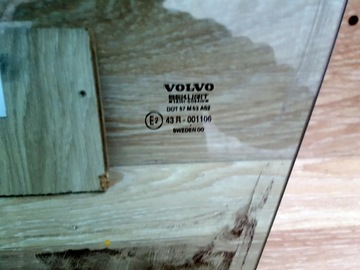 SKLO (OKNO) BOČNÍ LEVÝ PŘEDNÍ ORIGINÁLNÍ VOLVO V70 II KOMBI