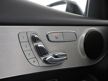 Mercedes GLC C253 2017 Mercedes GLC 350 350e Automat 4Matic AMG Line, zdjęcie 38