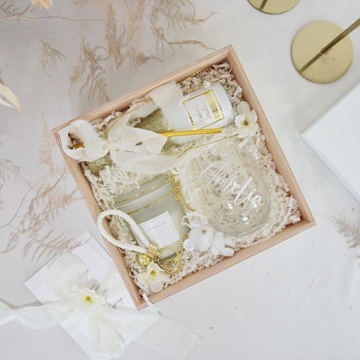 Подарочная коробка с благодарностью для свадебной фрейлины Б.