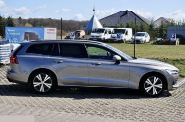 Volvo V60 II  2020 Volvo V60 B3 B Geartronic Momentum 163KM 2020r, zdjęcie 8