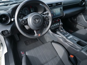 Toyota GR86 2.4 Boxer 234KM 2023 Toyota GR86 8000 km 2,4 aut Biała PERŁA ACC Keyles Full-Led Kamera IDEALNA, zdjęcie 11