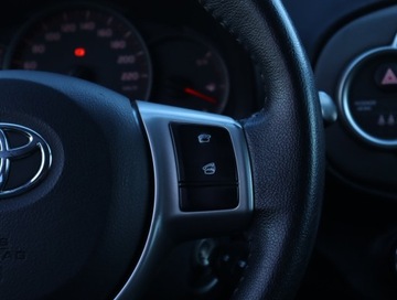 Toyota Yaris III Hatchback 5d 1.33 Dual VVT-i 99KM 2013 Toyota Yaris 1.33 Dual VVT-i, Klima, Parktronic, zdjęcie 18