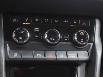 Skoda Karoq Crossover 1.6 TDI 115KM 2019 Skoda Karoq 1.6 TDI, Salon Polska, 1. Właściciel, zdjęcie 15