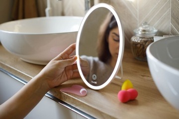 Зеркало для макияжа InnoGIO GLOW с подсветкой