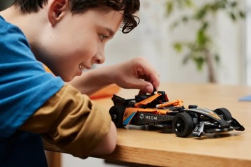 LEGO Technic Гоночный автомобиль McLaren Formula E 42169