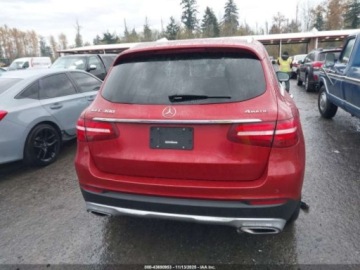 Mercedes GLC C253 2018 Mercedes-Benz GLC MERCEDES-BENZ GLC 300 4MATIC 2.0 Benzyna 241KM, zdjęcie 2