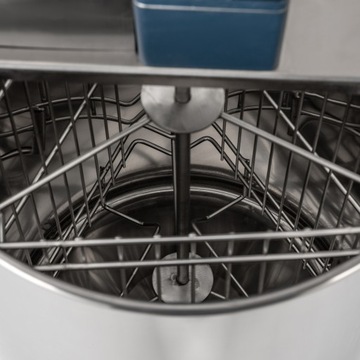 ELEKTRYCZNY EKSTRAKTOR MIODU O MOCY 140 W I PRĘDKOŚCI 370 OBR.