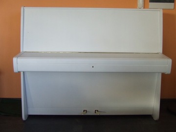 Фортепиано Steinway & Sons mod V белое, черное?