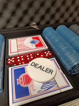 БОЛЬШОЙ НАБОР ДЛЯ ИГРЫ ПОКЕРА 500 ТОКСОВ + 2 КОЛОДЫ 5 КОСТЕЙ ТЕХАС В ЧЕМОДАНЕ HQ