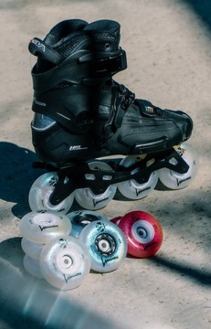 РОЛИКОВЫЕ КОЛЕСА С БЛЕСКНЫМ ЧЕРНЫМ ЖЕМЧУГОМ 84 ММ