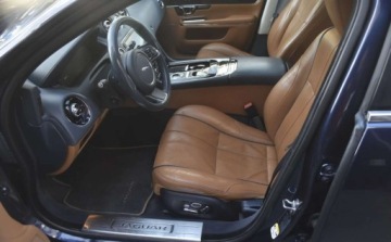 Jaguar XJ VII X351 Sedan SWB 3.0L V6D 600 275KM 2015 Jaguar XJ Jaguar XJ 3.0 V6 S Premium Luxury 3.0 Diesel 275KM, zdjęcie 9