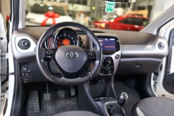 Toyota Aygo II Hatchback 3d Facelifting 1.0 VVT-i 72KM 2020 Toyota Aygo 1.0 VVT-i X-play Benzyna 72KM, zdjęcie 21