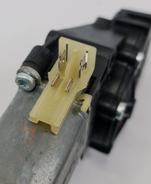 MOTOREK SEDADLA LEVÝ PŘEDNÍ PORSCHE CAYENNE II 7P5