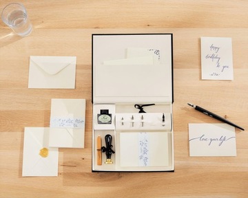 НАБОР ДЛЯ КАЛЛИГРАФИИ, 30 ПРЕДМЕТОВ ЧЕРНИЛЬНИЦА