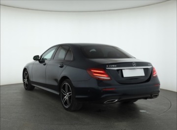Mercedes Klasa E W213 Limuzyna 2.0 220d 194KM 2018 Mercedes E E 220 d, Salon Polska, 191 KM, 4X4, zdjęcie 3